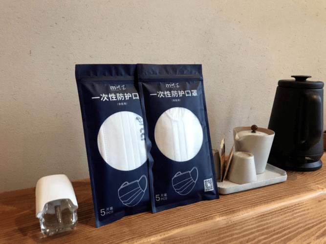 浙江映墨卫生用品研发的口罩自助贩售机旨在为公共场所等必须