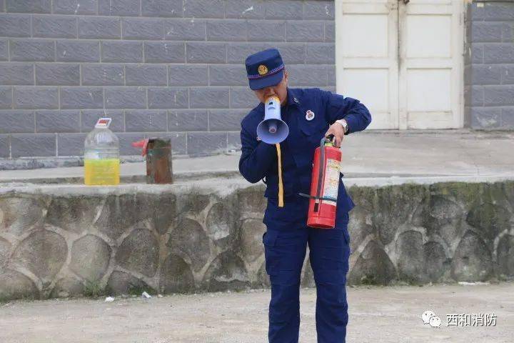 三亿体育手机版-
消防知识走进军训 实战演练防患未“燃”(图7) 三亿体育手机版-
消防知识走进军训 实战演练防患未“燃”(图7)