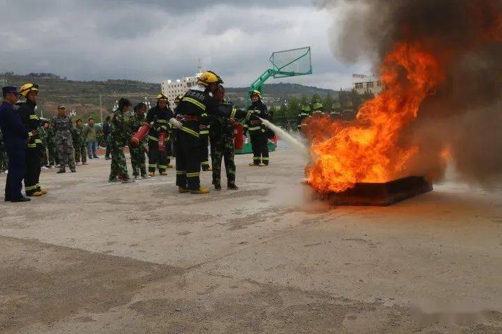 三亿体育手机版-
消防知识走进军训 实战演练防患未“燃”(图9) 三亿体育手机版-
消防知识走进军训 实战演练防患未“燃”(图9)
