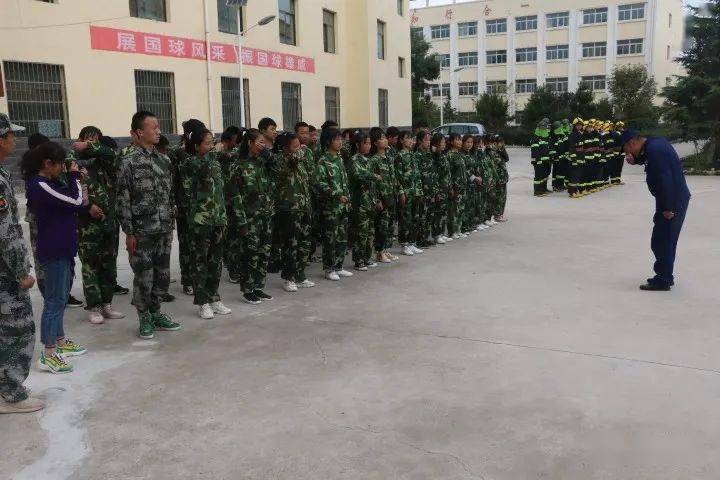 三亿体育手机版-
消防知识走进军训 实战演练防患未“燃”(图12) 三亿体育手机版-
消防知识走进军训 实战演练防患未“燃”(图12)